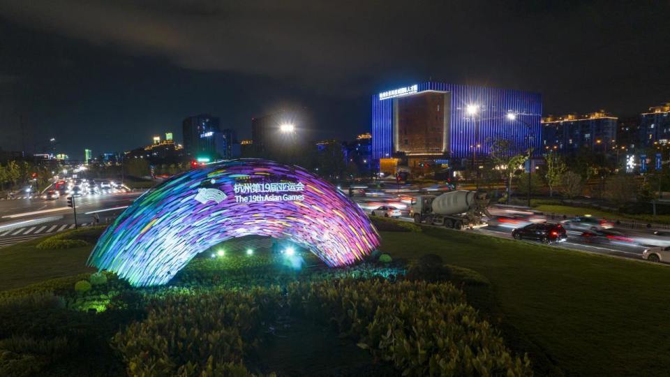 活成照亮彼, 与施工尘土 活成照亮彼, 与施工尘土